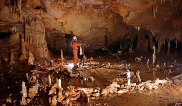a977835ce8_90694_bruniquel-grotte-cnrs-20160048-0006